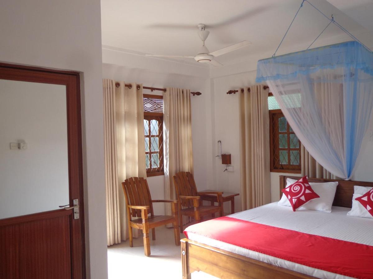 Nisha Homestay Inn Peradeniya Esterno foto