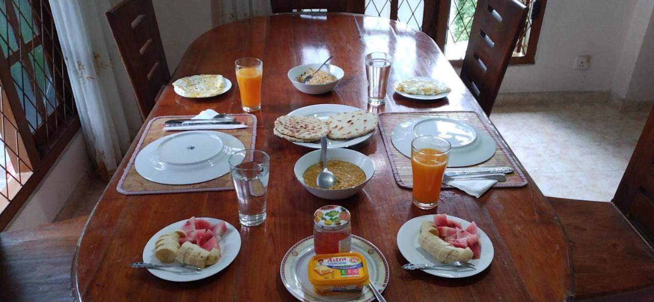 Nisha Homestay Inn Peradeniya Esterno foto