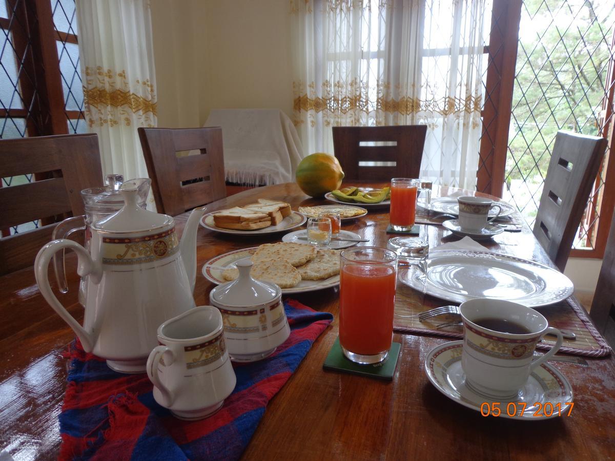 Nisha Homestay Inn Peradeniya Esterno foto