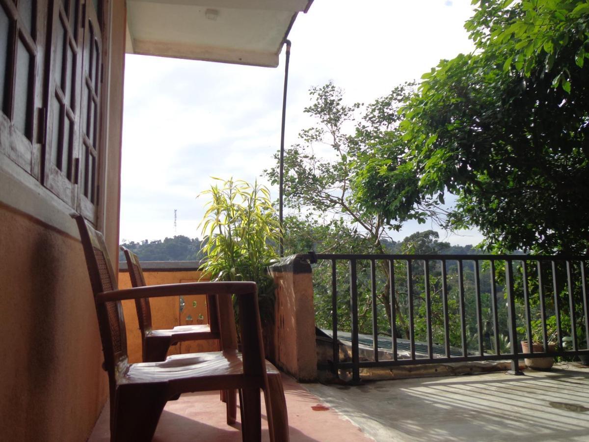 Nisha Homestay Inn Peradeniya Esterno foto