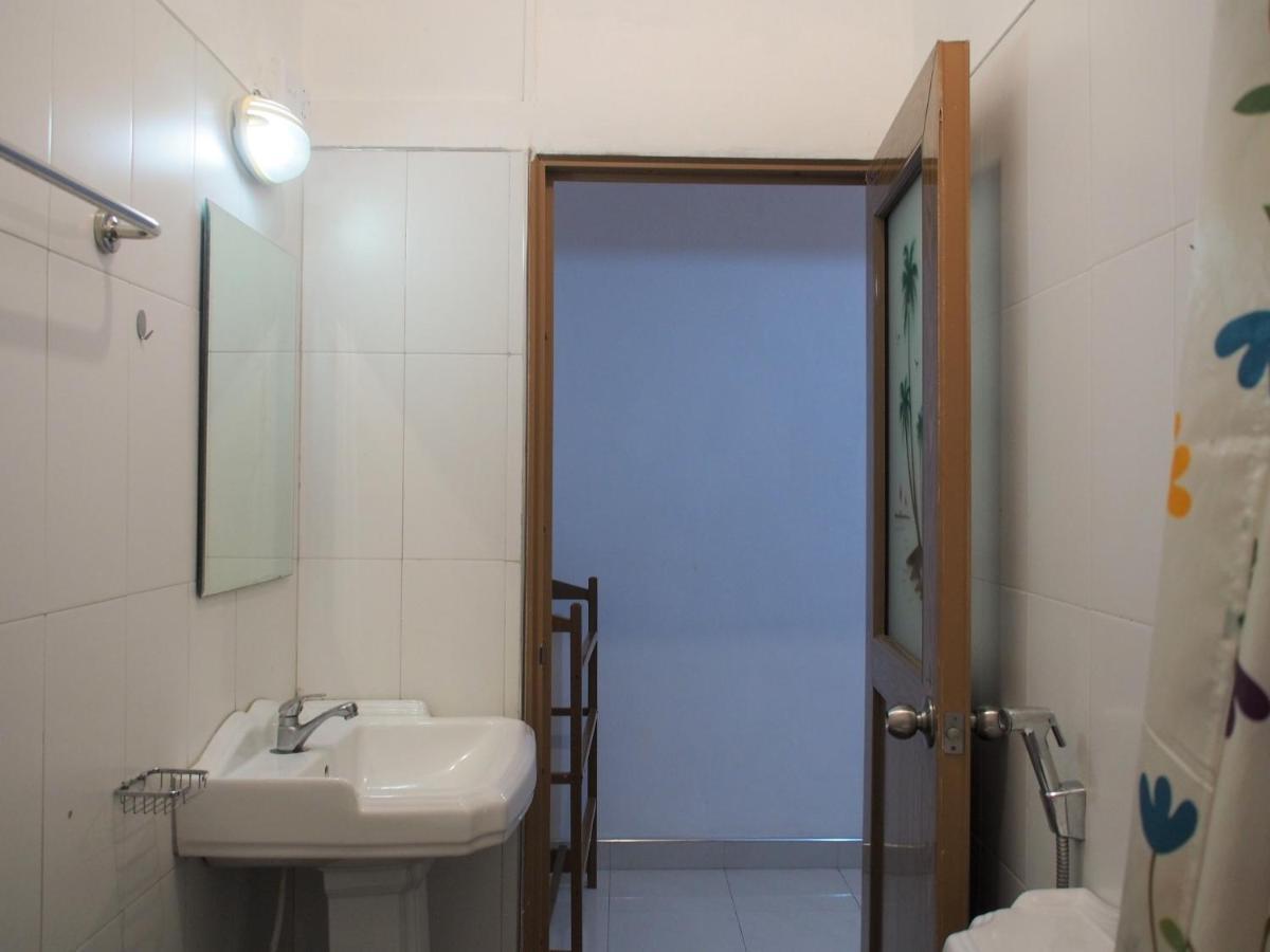 Nisha Homestay Inn Peradeniya Esterno foto