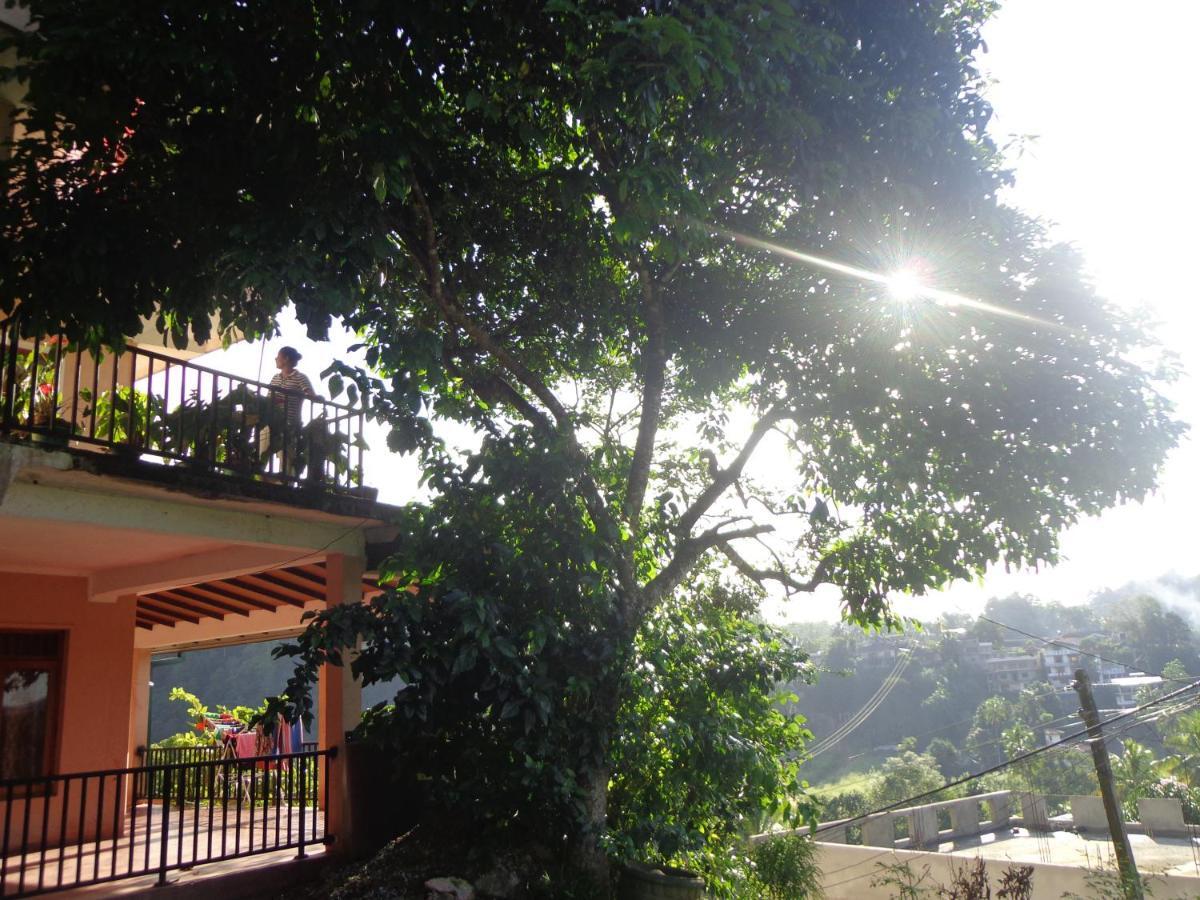 Nisha Homestay Inn Peradeniya Esterno foto