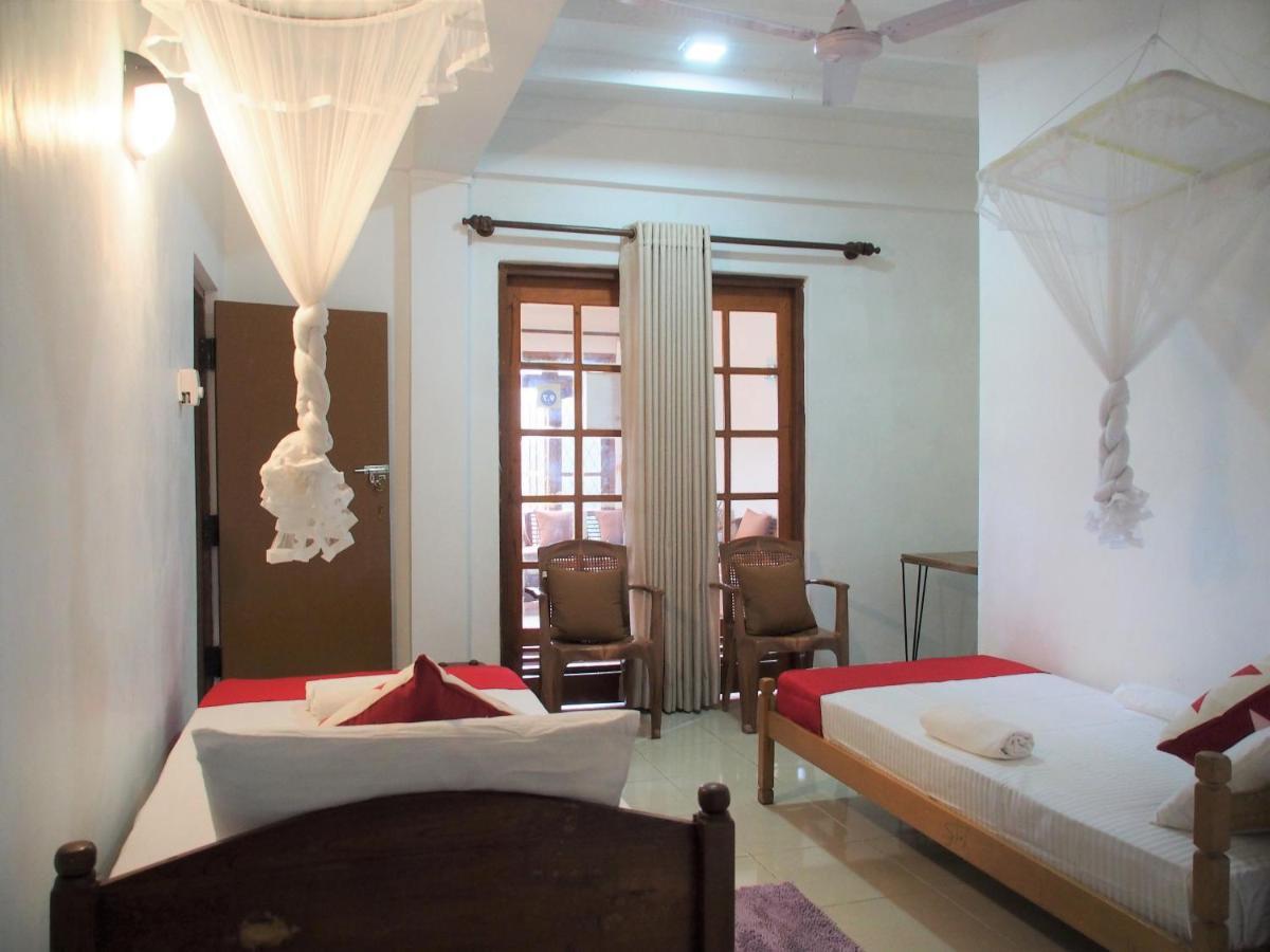 Nisha Homestay Inn Peradeniya Esterno foto
