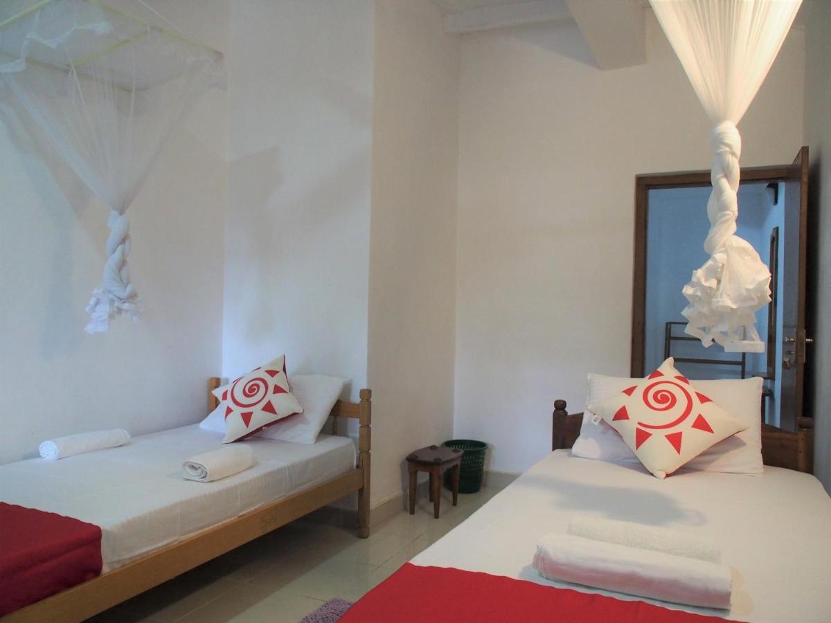 Nisha Homestay Inn Peradeniya Esterno foto